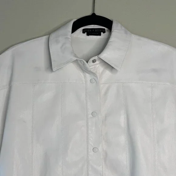 ALICE + OLIVIA Edyth Vegan Leather Top Womens XS Oversized Crop Button Shirt - Picture 3 of 8